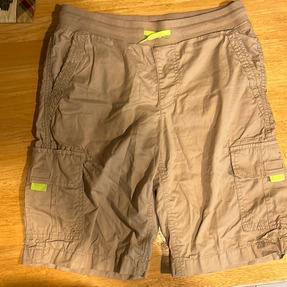 Urban Pipeline light khaki cargo shorts